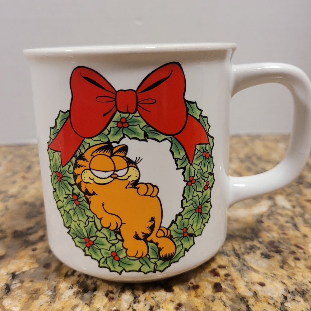 Vintage Garfield Christmas coffee mug. 1978